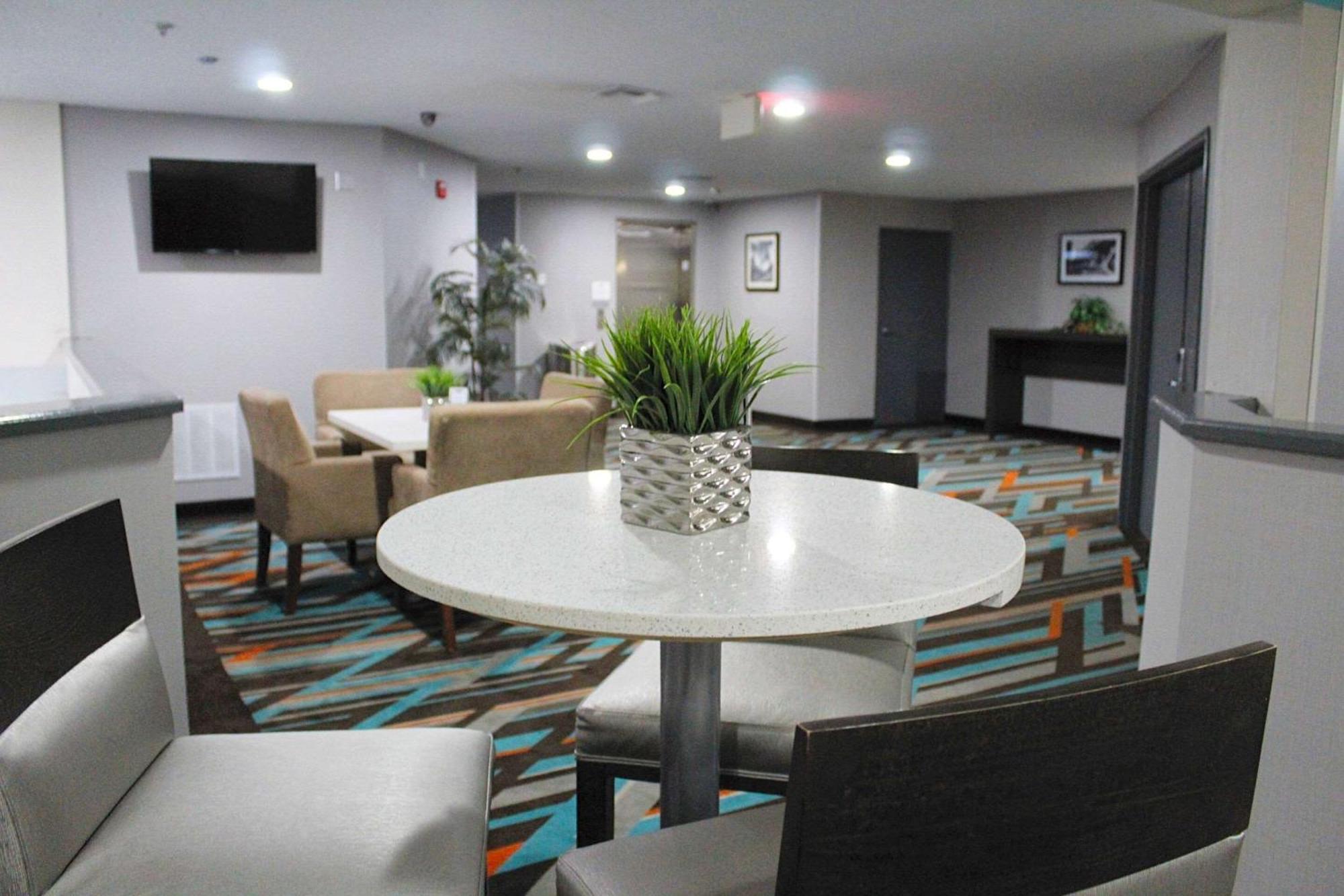 Clarion Inn & Suites Dfw North Irving Exterior photo